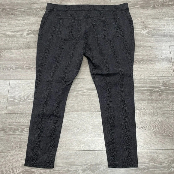 NWOT Levi’s Pull On Leggings Black Gray Repty Snake Print 22 - Picture 16 of 16